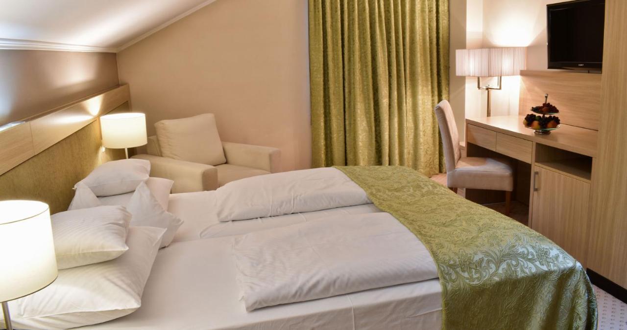 Hotel Park Siroki Brijeg Exterior photo